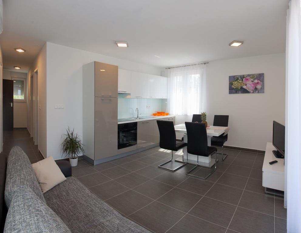 Apartments Diamond Podstrana Room photo